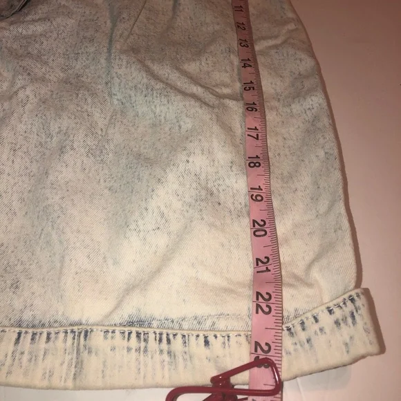 VINTAGE 1980’s OVERALL DISTRESSED PINSTRIPE DENIM SHORTALLS - Picture 11 of 16